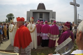 Pielgrzymka z relikwiami bł. Czackiej i bł. Wyszyńskiego