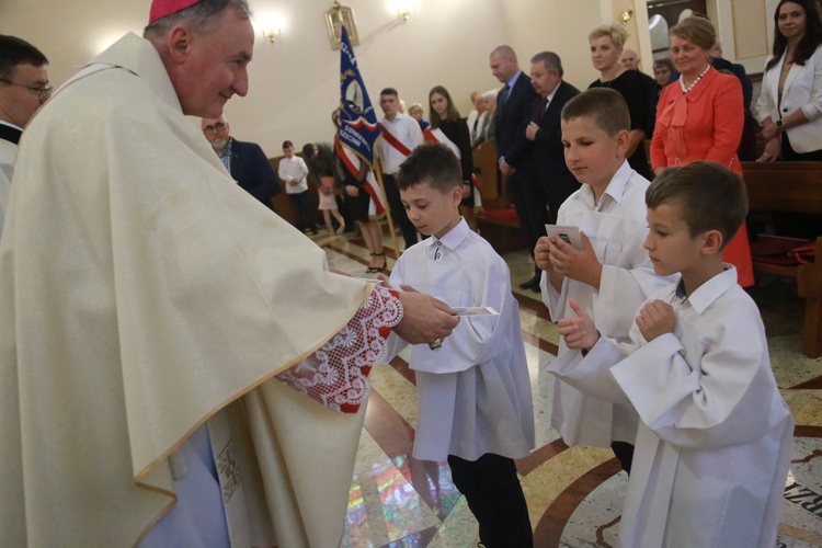 Poświęcenie sztandaru dla szkoły w Woli Wielkiej