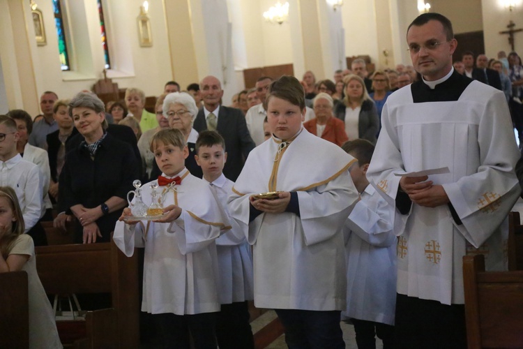 Poświęcenie sztandaru dla szkoły w Woli Wielkiej