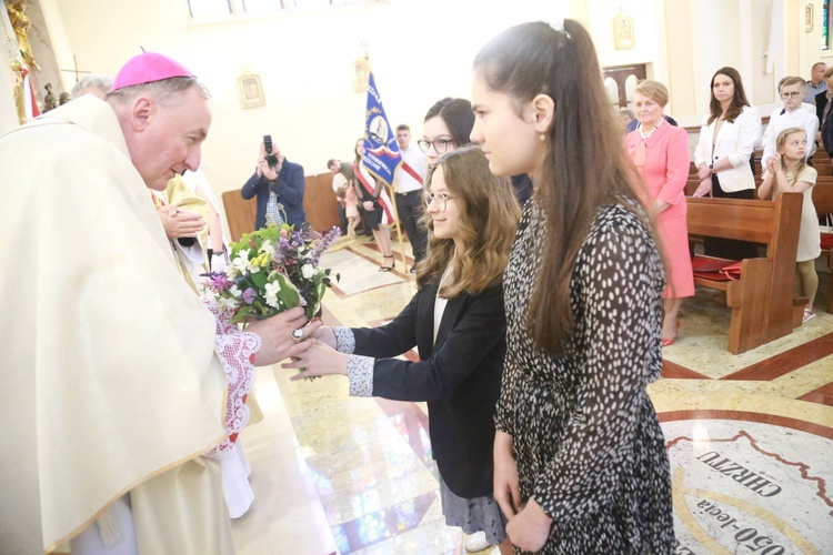 Poświęcenie sztandaru dla szkoły w Woli Wielkiej