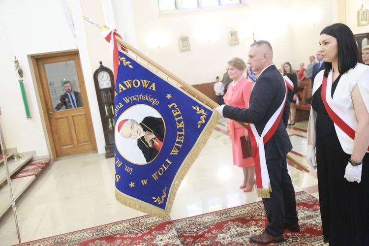 Poświęcenie sztandaru dla szkoły w Woli Wielkiej