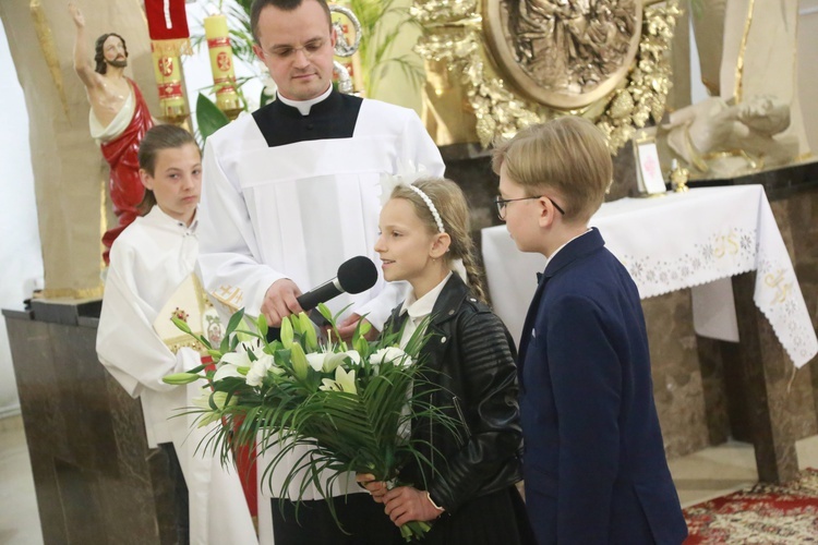 Poświęcenie sztandaru dla szkoły w Woli Wielkiej