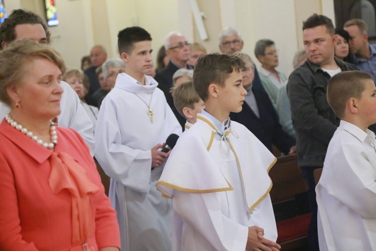 Poświęcenie sztandaru dla szkoły w Woli Wielkiej