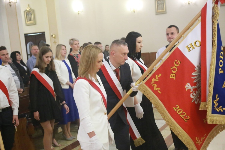 Poświęcenie sztandaru dla szkoły w Woli Wielkiej