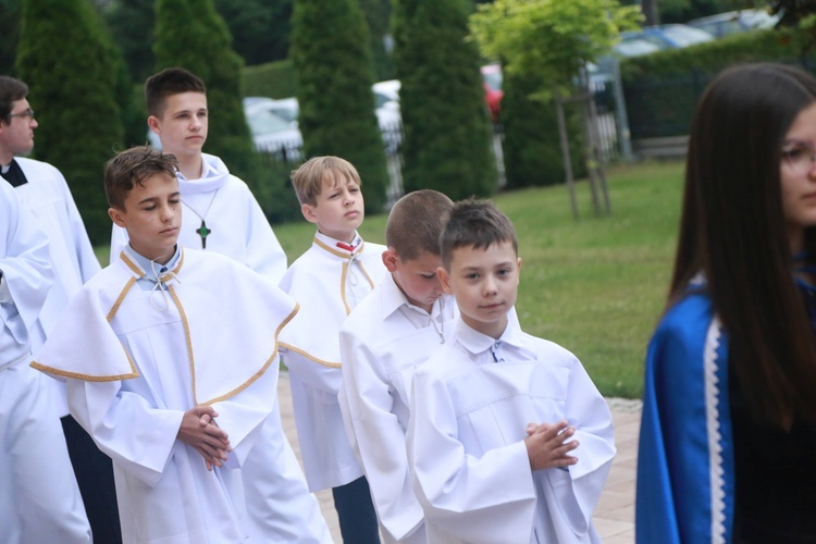 Poświęcenie sztandaru dla szkoły w Woli Wielkiej