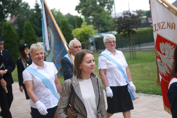 Poświęcenie sztandaru dla szkoły w Woli Wielkiej