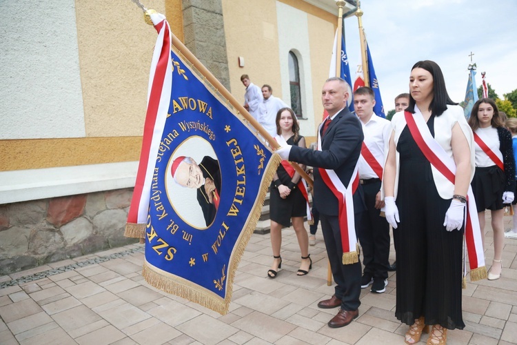 Poświęcenie sztandaru dla szkoły w Woli Wielkiej