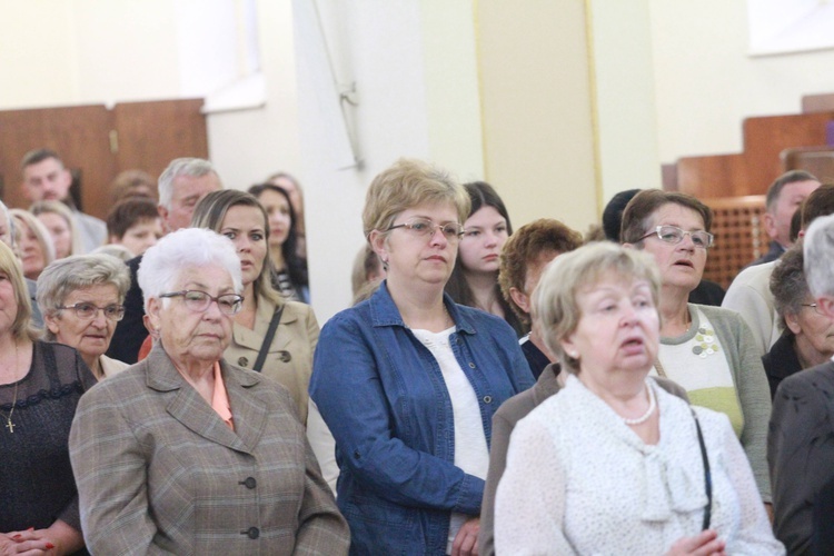 Poświęcenie sztandaru dla szkoły w Woli Wielkiej