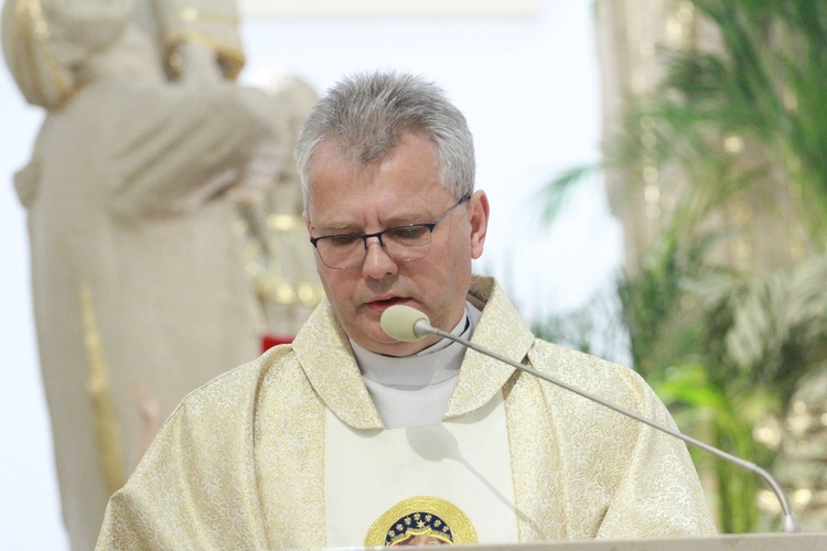 Poświęcenie sztandaru dla szkoły w Woli Wielkiej