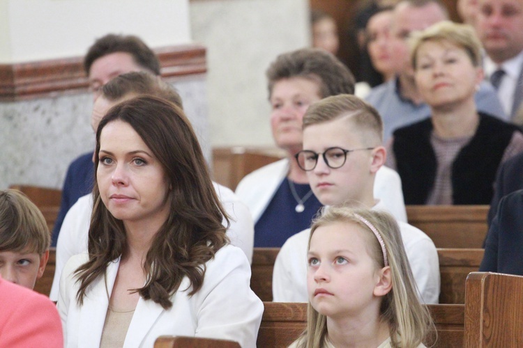 Poświęcenie sztandaru dla szkoły w Woli Wielkiej