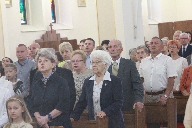 Poświęcenie sztandaru dla szkoły w Woli Wielkiej