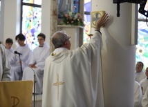 Zacheuszki dla żytomierskiej parafii. Konsekracja kościoła Matki Bożej Pocieszenia w Nowej Hucie