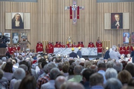 Z wdzięczności za nowych błogosławionych, patronów trudnych czasów