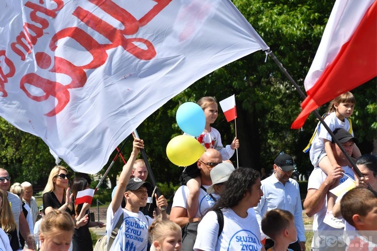 Gorzów Wlkp. III Marsz dla Życia i Rodziny w 25. rocznicę wizyty Jana Pawła II