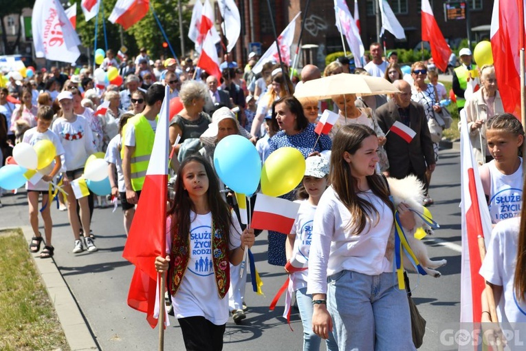 Gorzów Wlkp. III Marsz dla Życia i Rodziny w 25. rocznicę wizyty Jana Pawła II