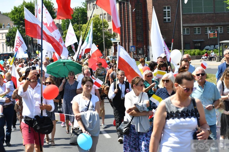 Gorzów Wlkp. III Marsz dla Życia i Rodziny w 25. rocznicę wizyty Jana Pawła II