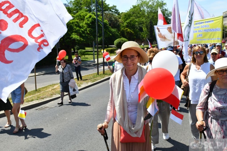 Gorzów Wlkp. III Marsz dla Życia i Rodziny w 25. rocznicę wizyty Jana Pawła II