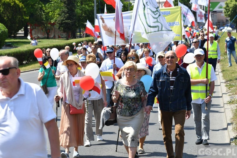 Gorzów Wlkp. III Marsz dla Życia i Rodziny w 25. rocznicę wizyty Jana Pawła II