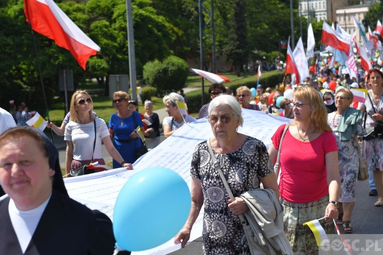 Gorzów Wlkp. III Marsz dla Życia i Rodziny w 25. rocznicę wizyty Jana Pawła II