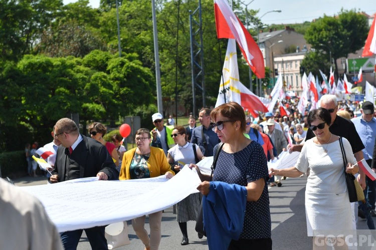 Gorzów Wlkp. III Marsz dla Życia i Rodziny w 25. rocznicę wizyty Jana Pawła II