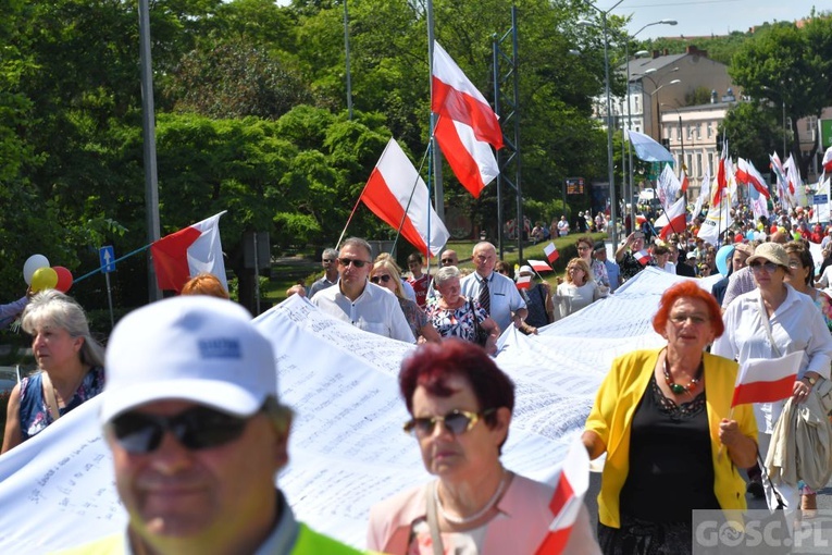 Gorzów Wlkp. III Marsz dla Życia i Rodziny w 25. rocznicę wizyty Jana Pawła II