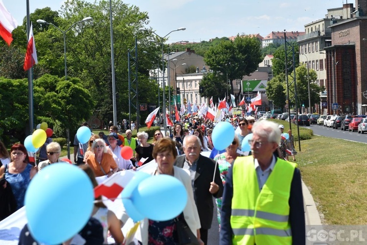 Gorzów Wlkp. III Marsz dla Życia i Rodziny w 25. rocznicę wizyty Jana Pawła II