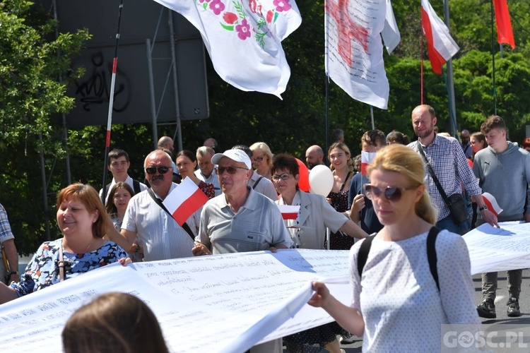 Gorzów Wlkp. III Marsz dla Życia i Rodziny w 25. rocznicę wizyty Jana Pawła II