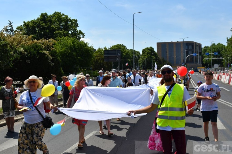 Gorzów Wlkp. III Marsz dla Życia i Rodziny w 25. rocznicę wizyty Jana Pawła II