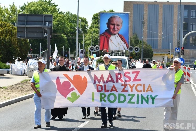 Gorzów Wlkp. III Marsz dla Życia i Rodziny w 25. rocznicę wizyty Jana Pawła II