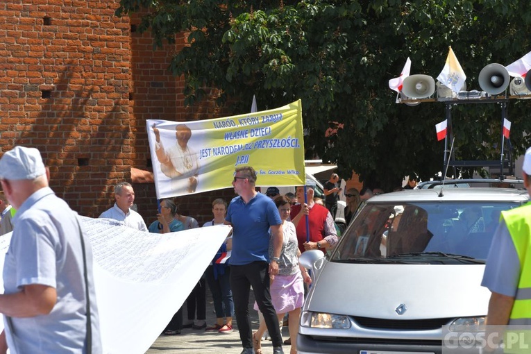 Gorzów Wlkp. III Marsz dla Życia i Rodziny w 25. rocznicę wizyty Jana Pawła II