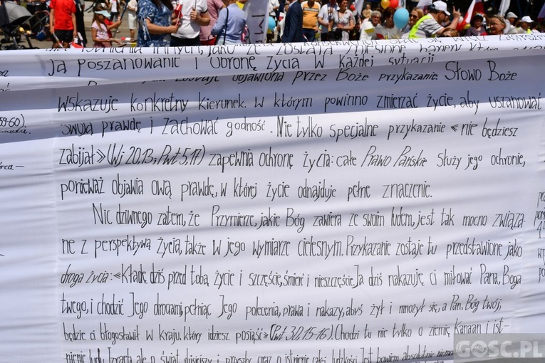 Gorzów Wlkp. III Marsz dla Życia i Rodziny w 25. rocznicę wizyty Jana Pawła II