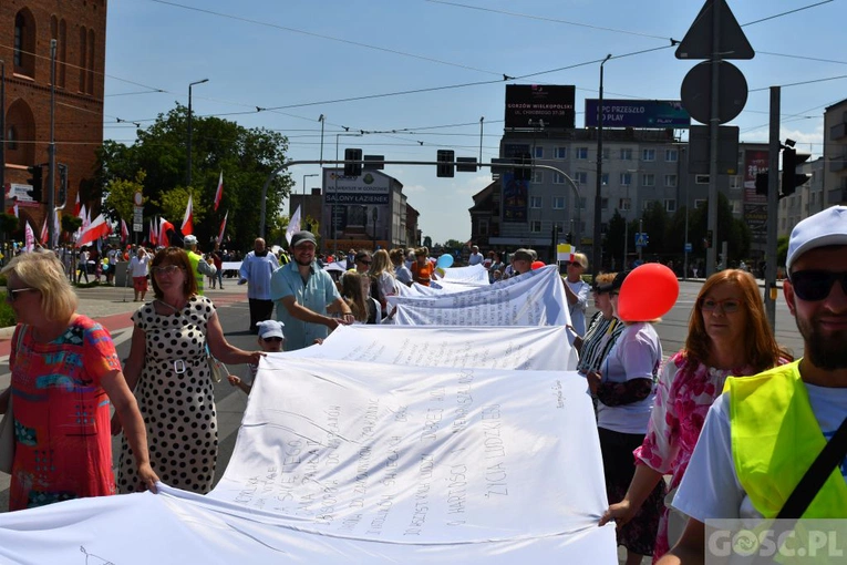 Gorzów Wlkp. III Marsz dla Życia i Rodziny w 25. rocznicę wizyty Jana Pawła II