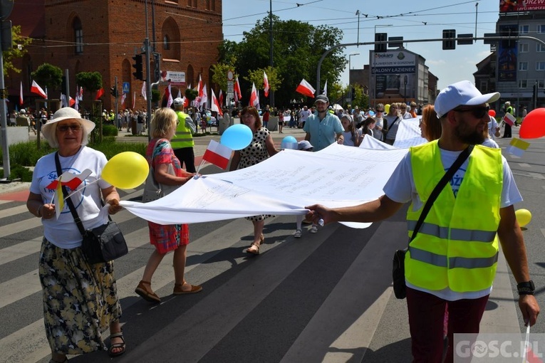 Gorzów Wlkp. III Marsz dla Życia i Rodziny w 25. rocznicę wizyty Jana Pawła II