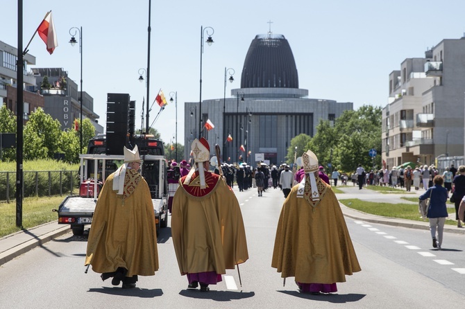 Święci na ulicach Warszawy