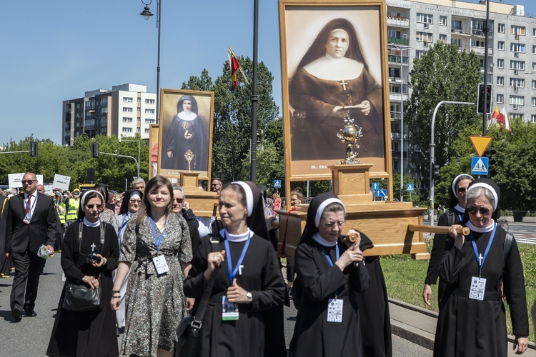 Święci na ulicach Warszawy