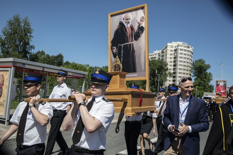 Święci na ulicach Warszawy