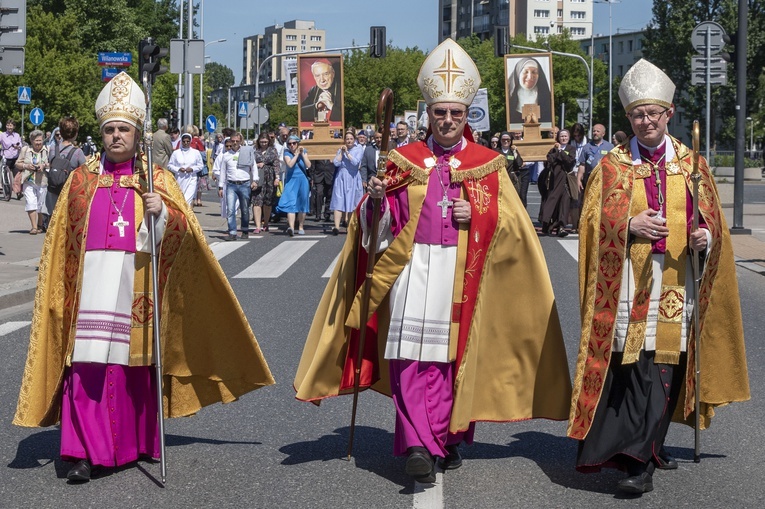 Święci na ulicach Warszawy