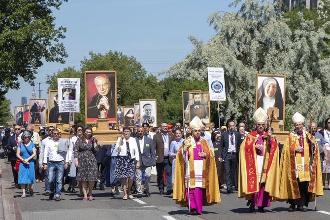 Święci na ulicach Warszawy