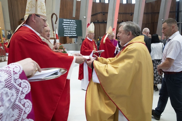 Relikwie bł. Stefana Wyszyńskiego w co czwartej parafii