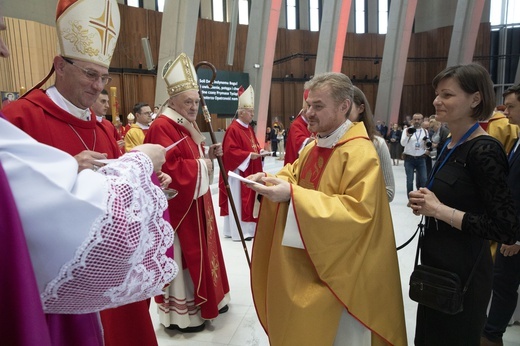 Relikwie bł. Stefana Wyszyńskiego w co czwartej parafii