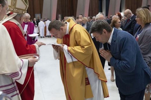 Relikwie bł. Stefana Wyszyńskiego w co czwartej parafii