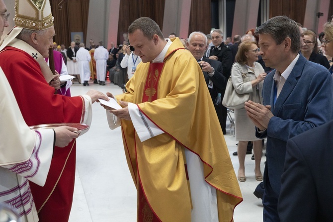 Relikwie bł. Stefana Wyszyńskiego w co czwartej parafii