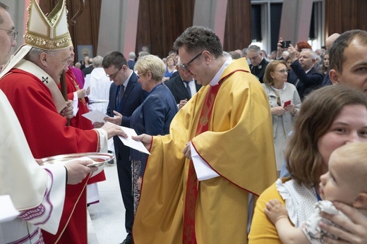 Relikwie bł. Stefana Wyszyńskiego w co czwartej parafii