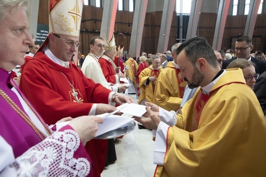 Relikwie bł. Stefana Wyszyńskiego w co czwartej parafii