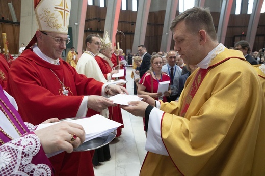 Relikwie bł. Stefana Wyszyńskiego w co czwartej parafii