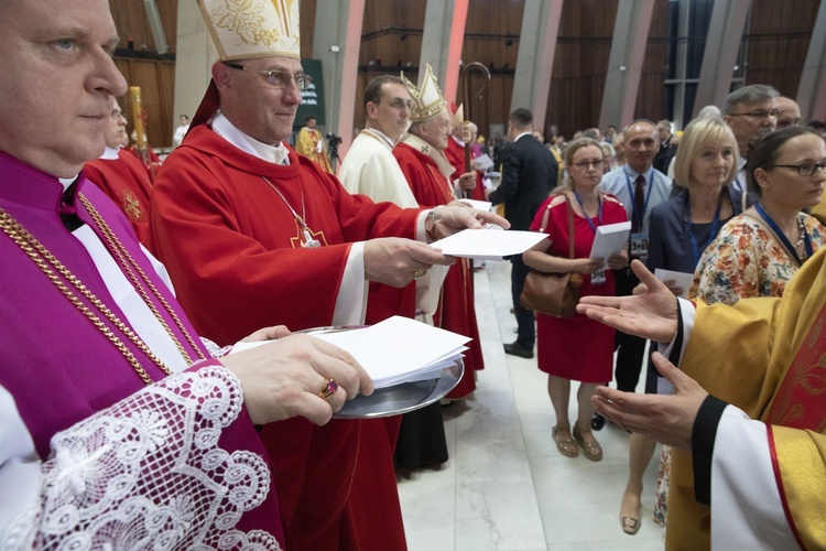 Relikwie bł. Stefana Wyszyńskiego w co czwartej parafii