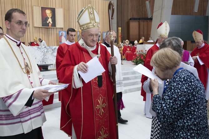 Relikwie bł. Stefana Wyszyńskiego w co czwartej parafii