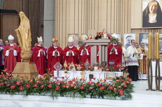 Relikwie bł. Stefana Wyszyńskiego w co czwartej parafii