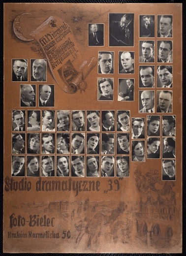 Tableau Studia Dramatycznego "39". Karol Wojtyła na zdjęciu z 1939 r. 