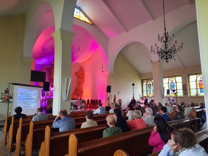 Legnica. Uwielbienie z "Matulą"